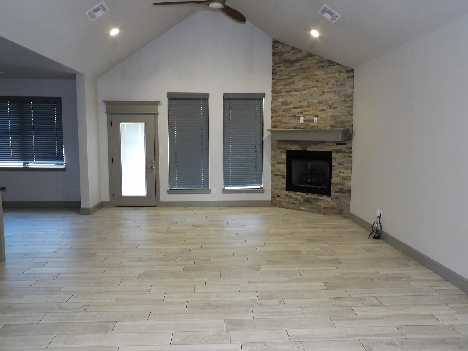 4 bed, 2264 sqft, $2,800 — Photo 3