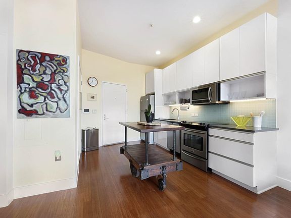 4th image of 217 Newark Ave APT 508