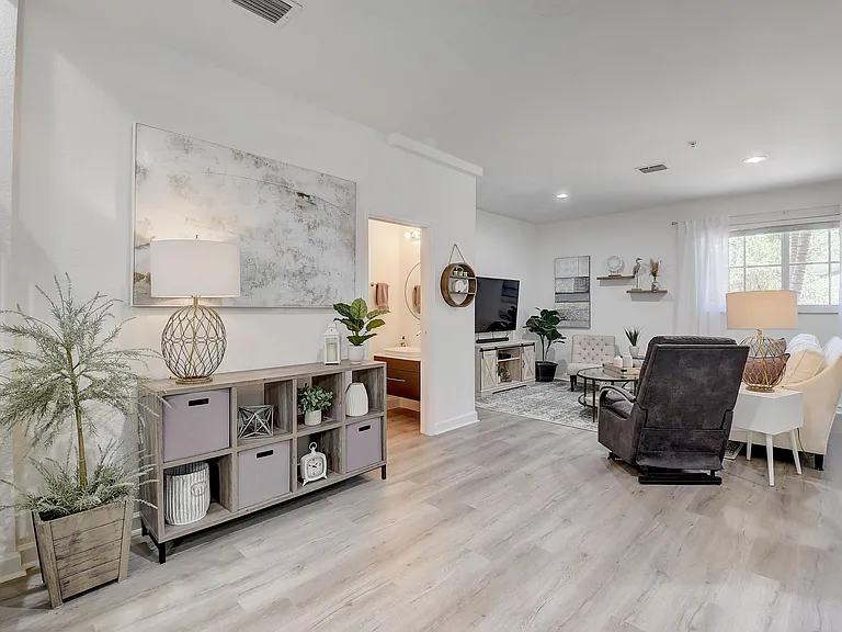525 Bayfront Dr — Photo 6