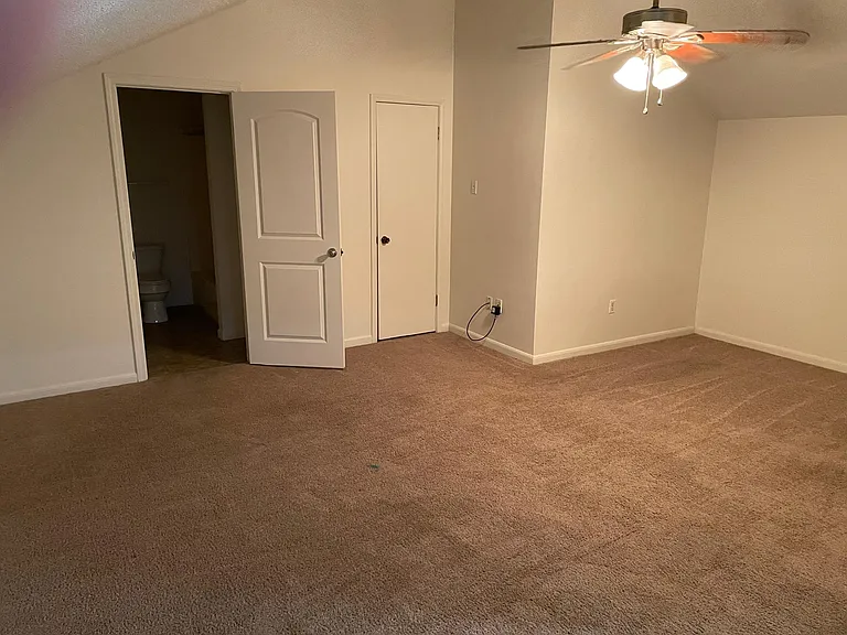 214C Gloria St — Photo 7