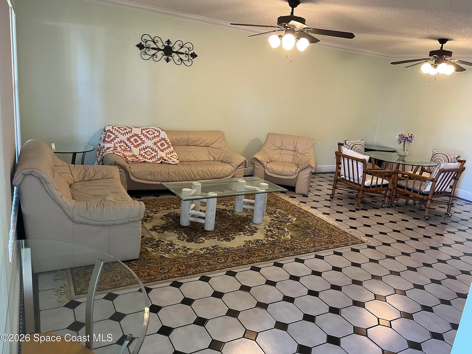 3 bed, 2.5 bath, 1668 sqft, $2,390 — Photo 2