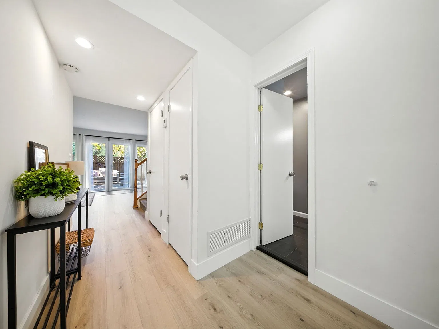 1880 Tesoro Ct — Photo 3