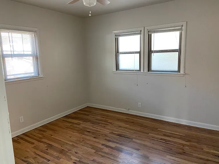 809A W Charlotte St — Photo 8