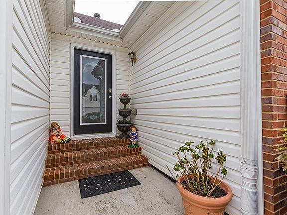 4th image of 102 Kirkhill Dr