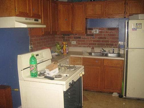 3rd image of 4423 Poplar Ave