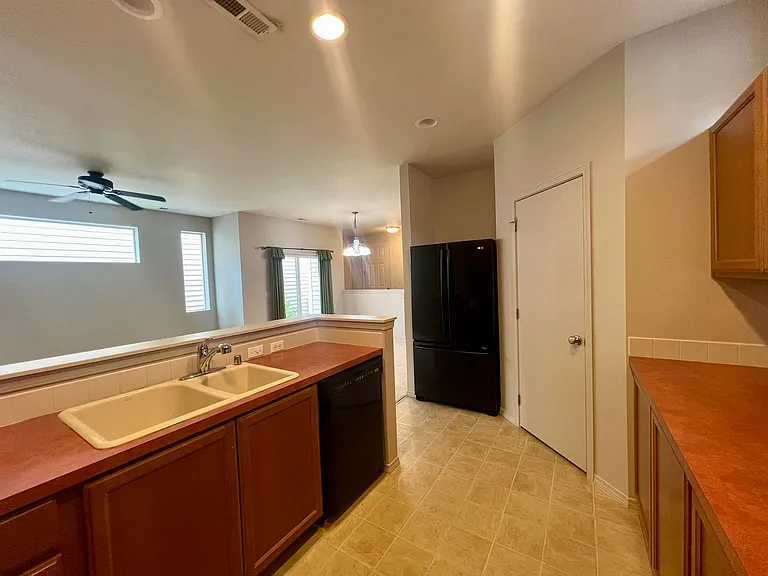 7542 Traditions Ave NE — Photo 6