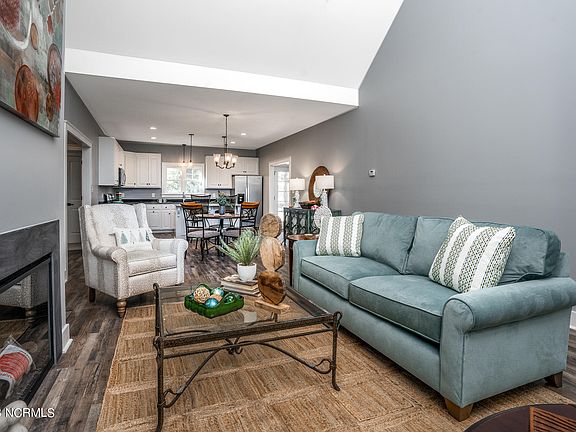 5th image of 1035 Birchwood Drive