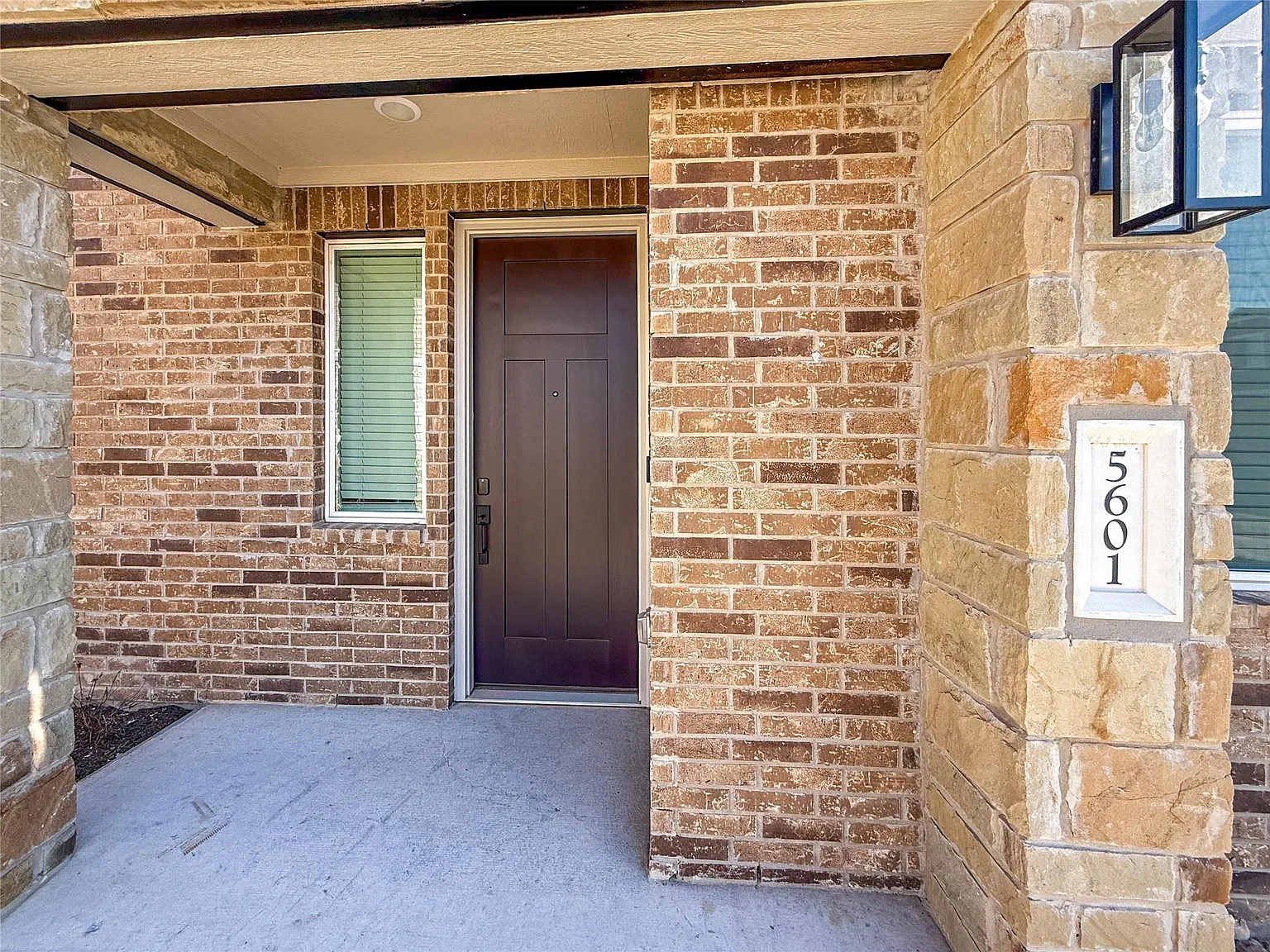 4 bed, 2.5 bath, 1914 sqft, $3,665 — Photo 2