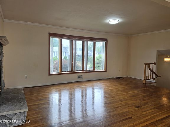 4th image of 42 Richards Dr