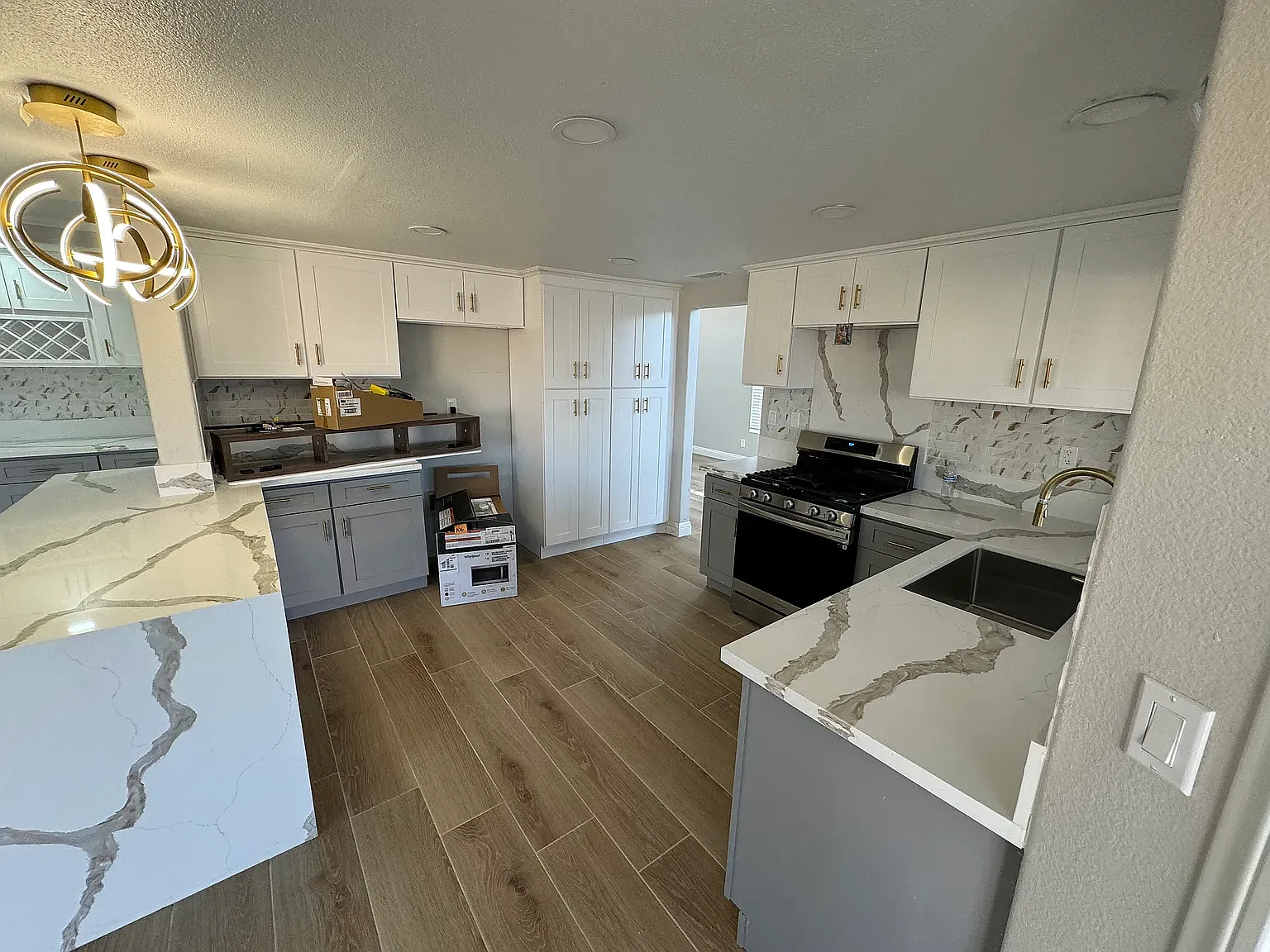 5 bed, 2328 sqft, $2,700 — Photo 2