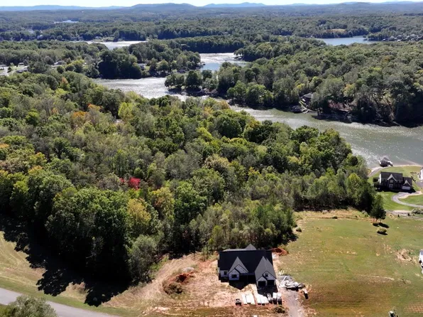 92 Camellia Pl, Moneta, VA 24121