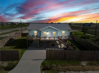 568 W Post Oak Ln, Rockport, TX 78382