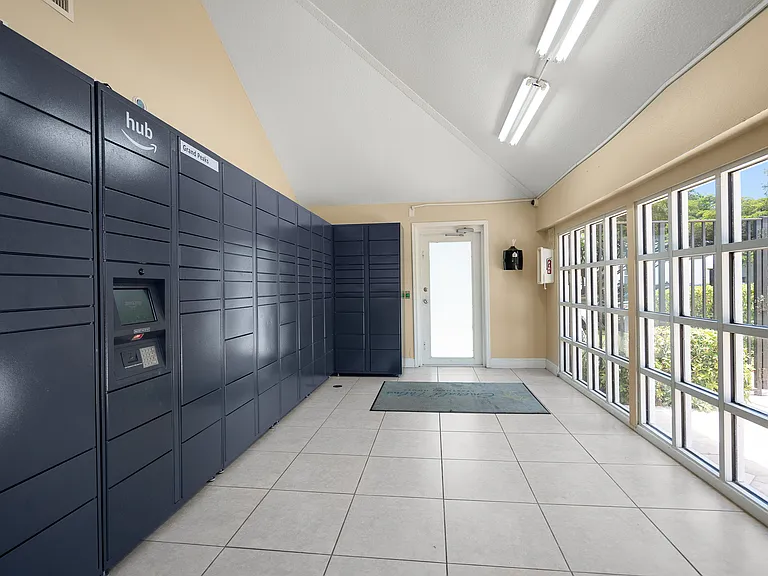 Emerald Palms Apartment Homes — Photo 35