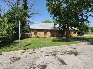 708 N Elm St, Lampasas, TX 76550
