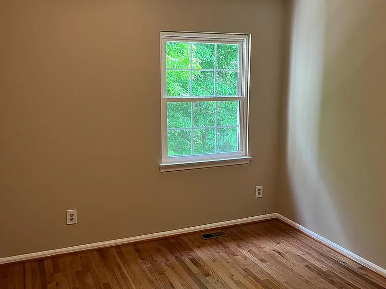 8565 Enochs Dr — Photo 11