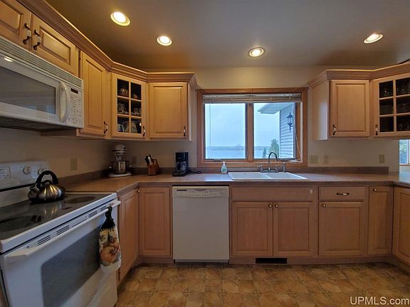 2nd image of 16645 Bayshore Dr