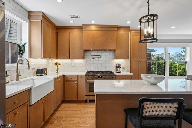5 bed, 6.0 bath, $8,500 — Photo 4