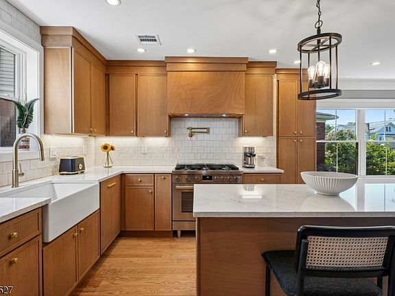4th image of 39 Walnut Cres