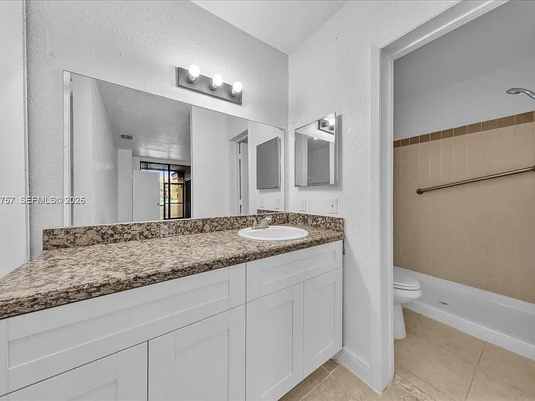 3814 Coral Tree Cir #3814 — Photo 8