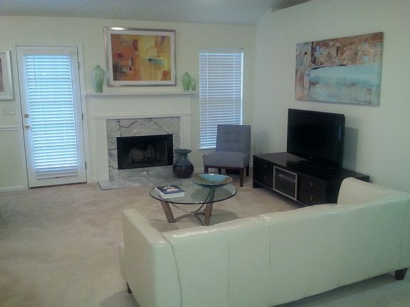 5th image of 2378 Hillvale Cir