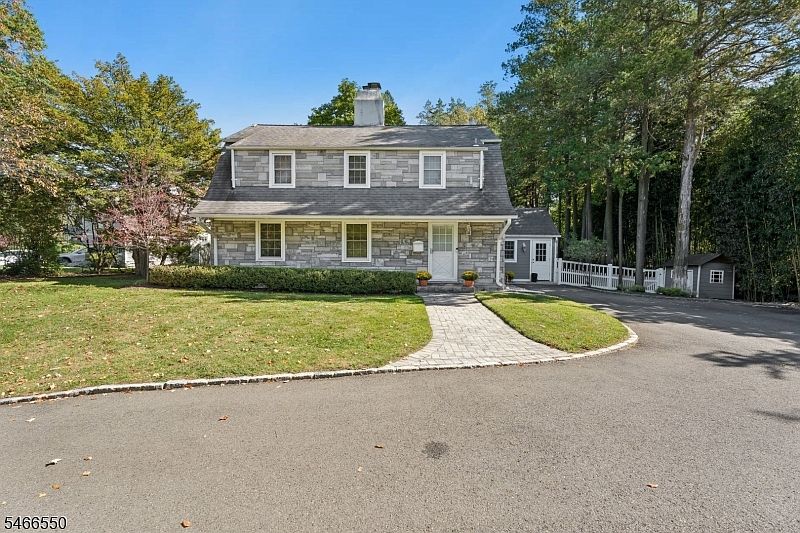 1st image of 68 Crescent Pl
