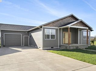 1503 12th St, Tillamook, OR 97141
