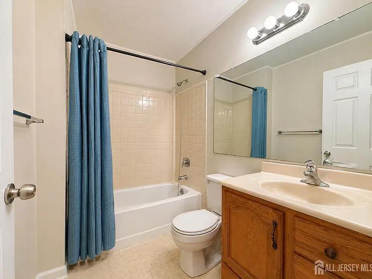 161 Applegate Ln — Photo 8
