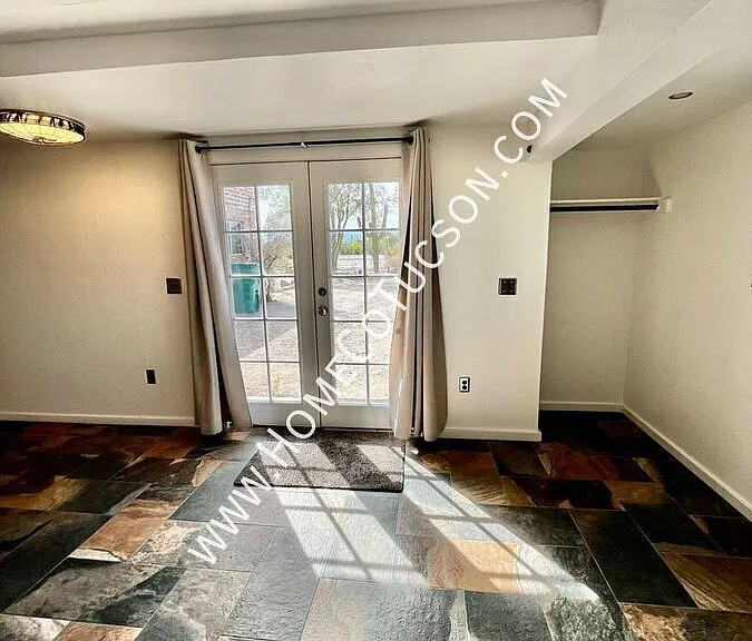 7424 N La Canada Dr — Photo 4