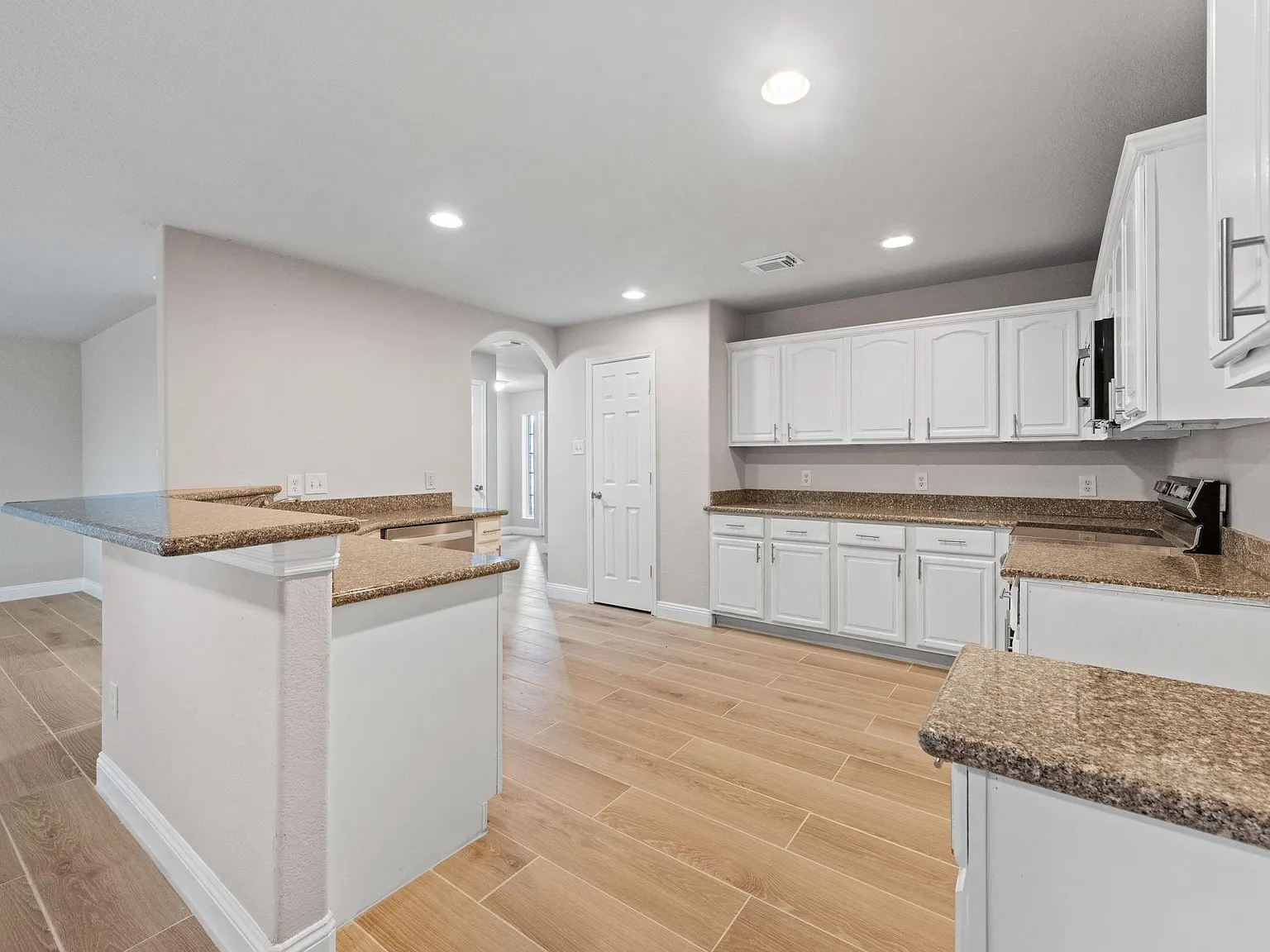 4 bed, 2.5 bath, 2192 sqft, $2,150 — Photo 4