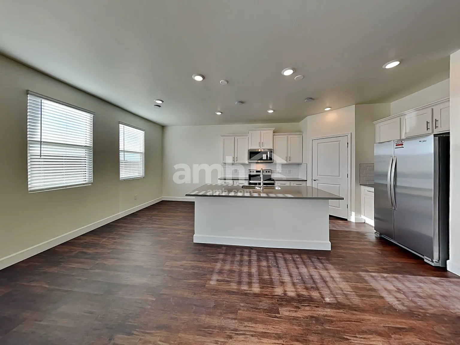 4 bed, 2.5 bath, 2292 sqft, $2,290 — Photo 4