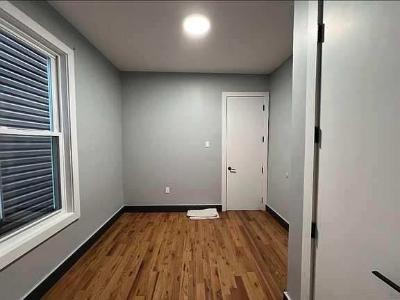4th image of 74 Baldwin Ave #2R