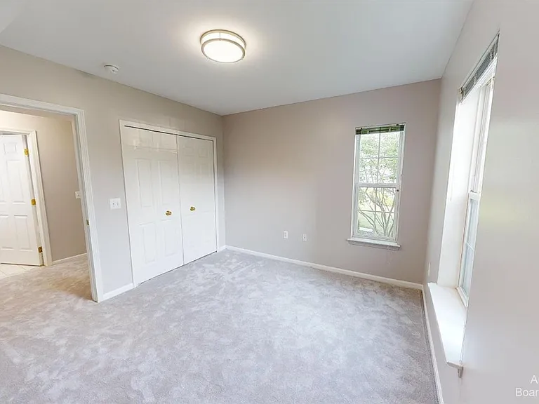 2666 S Knightsbridge Cir — Photo 9