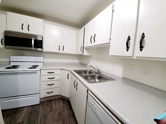 3rd image of 4652 S Arlington Park Dr APT 2