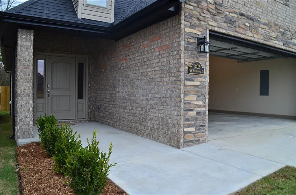 3 bed, 2.5 bath, 2084 sqft, $2,250 — Photo 4
