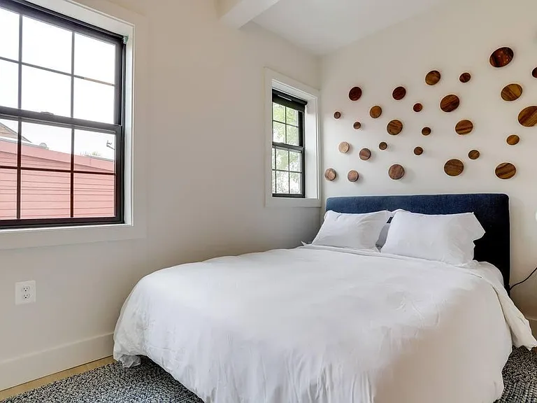 712 G St SE #101 — Photo 15