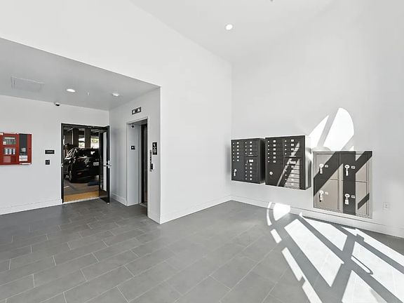 3rd image of 560 El Camino Real #302