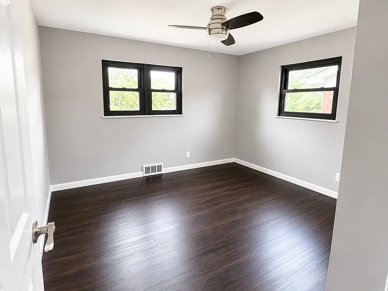9843 Briarstone Dr — Photo 17