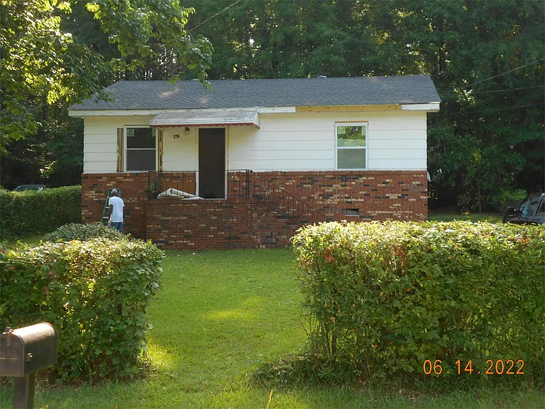 751 Matthews St — Photo 1