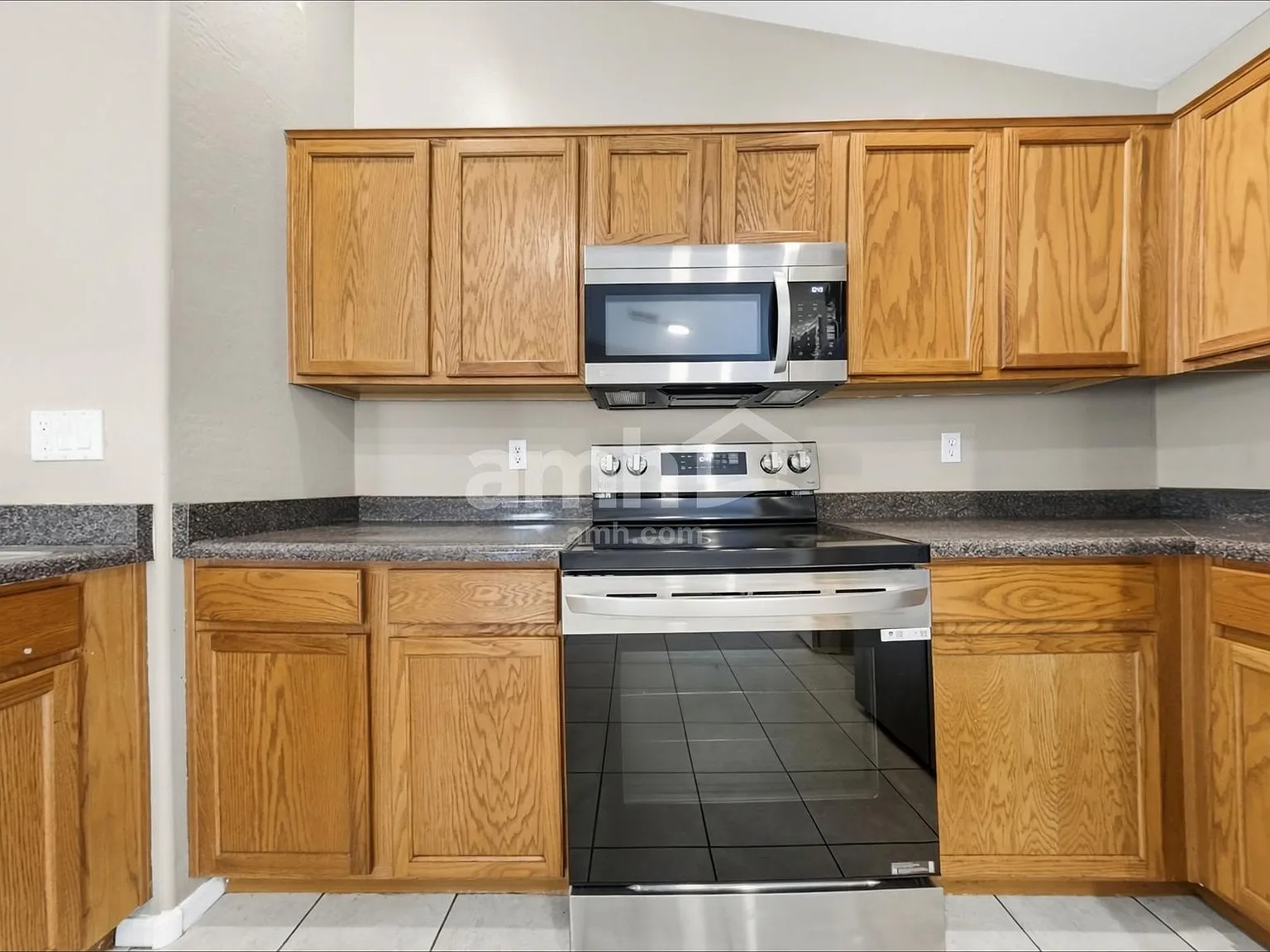 3 bed, 2.0 bath, 1527 sqft, $1,860 — Photo 3