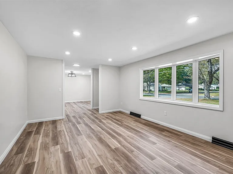 557 Maple Rd #1 — Photo 24
