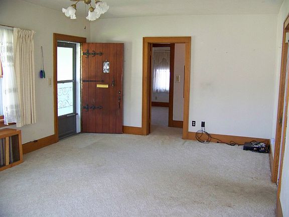 5th image of 528 Shelton St