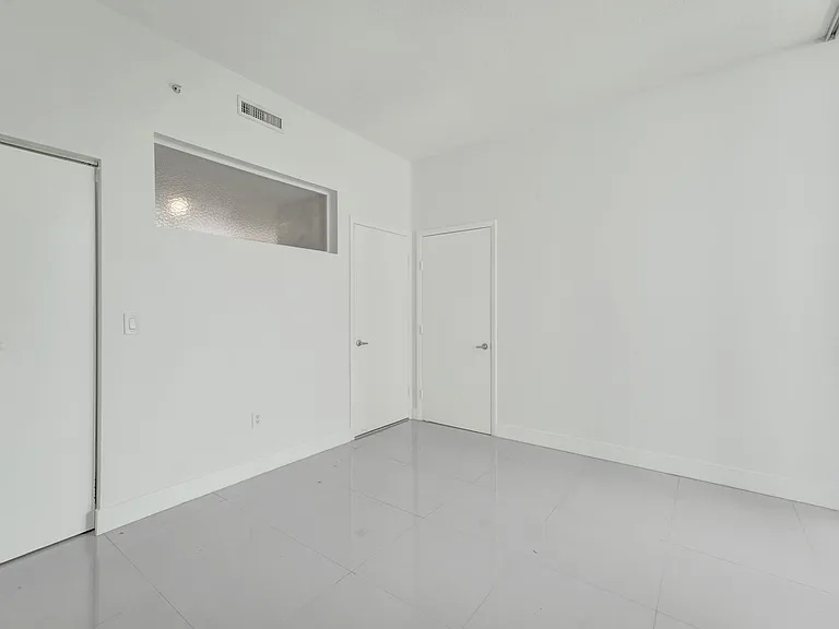 350 NE 24th St #509 — Photo 47