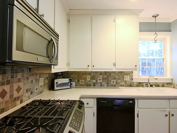5th image of 26 Woodland St