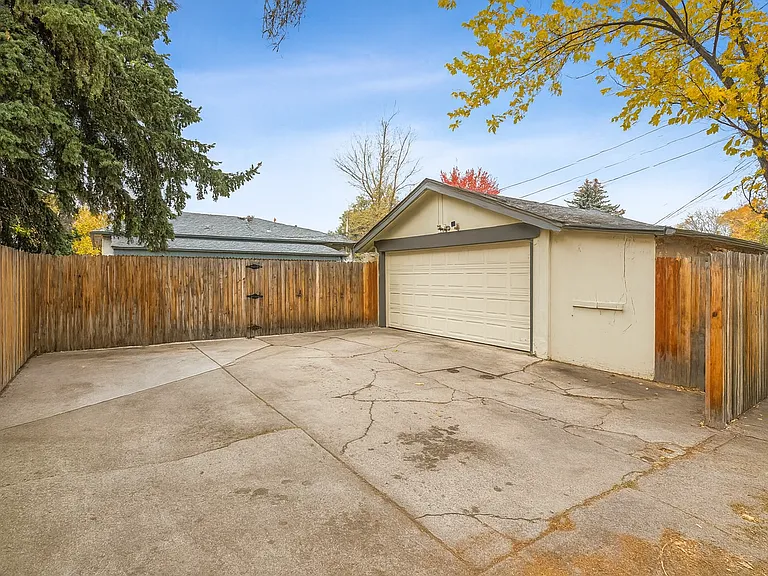 2270 Krameria St — Photo 17