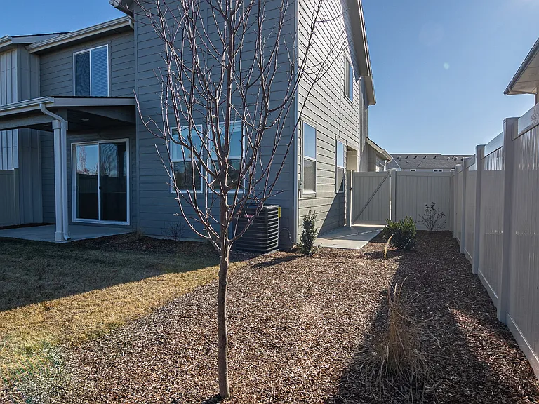 8238 W Fern St — Photo 36