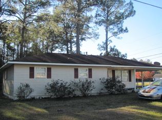 27 Grove St, Hazlehurst, GA 31539