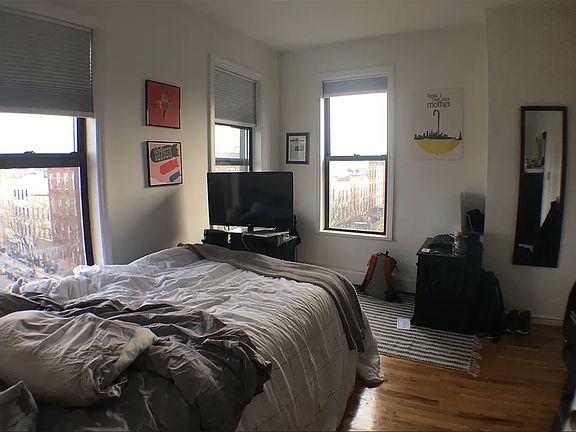 2nd image of 162 Bedford Ave APT 4F