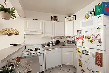 Rented by R New York