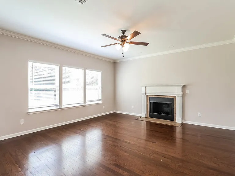2101 Lake Vista Dr — Photo 5