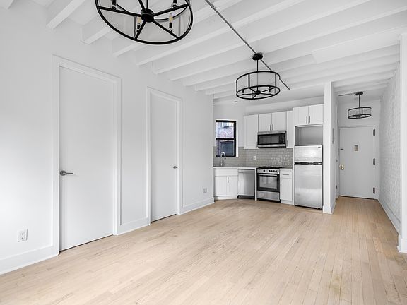 5th image of 248 Bainbridge St APT 4